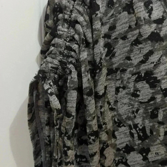 SIMPLY Vera Vera Wang women's gray & black blouse - Picture 3 of 6